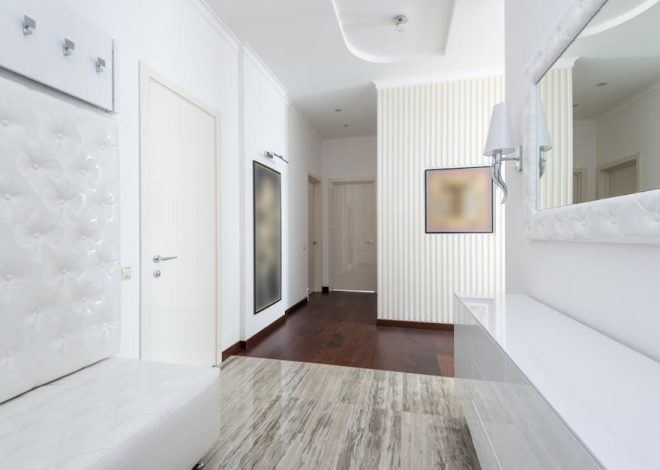 Sufit napinany akustyczny: czy naprawdę wycisza? Dobór, montaż i błędy, których unikać