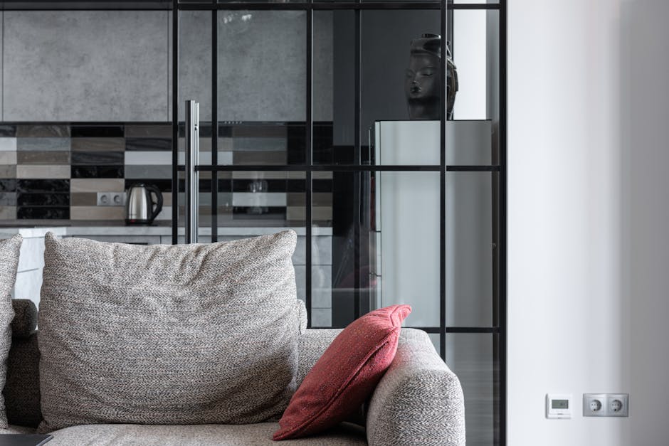 Szklane drzwi i ściany w mieszkaniu: jak zapewnić prywatność akustyczną bez rezygnacji ze światła