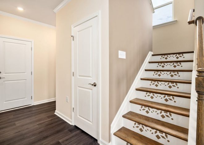 Ciche schody drewniane w domu: jak wyeliminować skrzypienie, dudnienie i hałas kroków