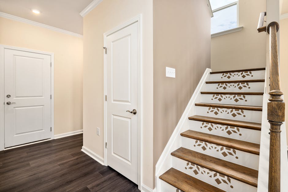 Ciche schody drewniane w domu: jak wyeliminować skrzypienie, dudnienie i hałas kroków