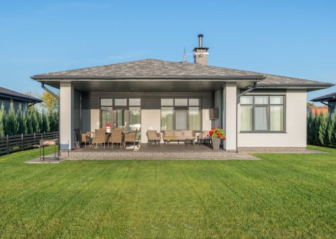 Ekran akustyczny w ogrodzie przy domu: projekt, prawo i realne efekty