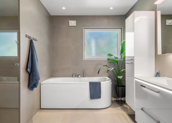 Wentylacja grawitacyjna bez hałasu: jak ograniczyć przenikanie dźwięków przez kratki i kanały zgodnie z prawem