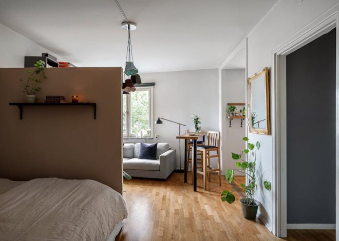 Kawalerka bez pogłosu i hałasu: strefowanie, materiały i proste patenty