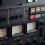 Pomiar hałasu w mieszkaniu: smartfon vs sonometr, normy i prosta procedura